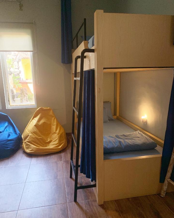 Beach Hut Hostel Кута Екстер'єр фото