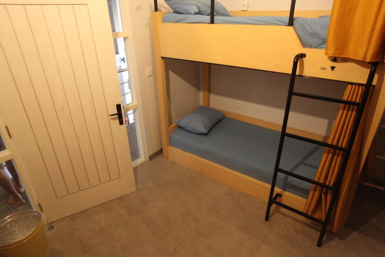 Beach Hut Hostel Кута Екстер'єр фото