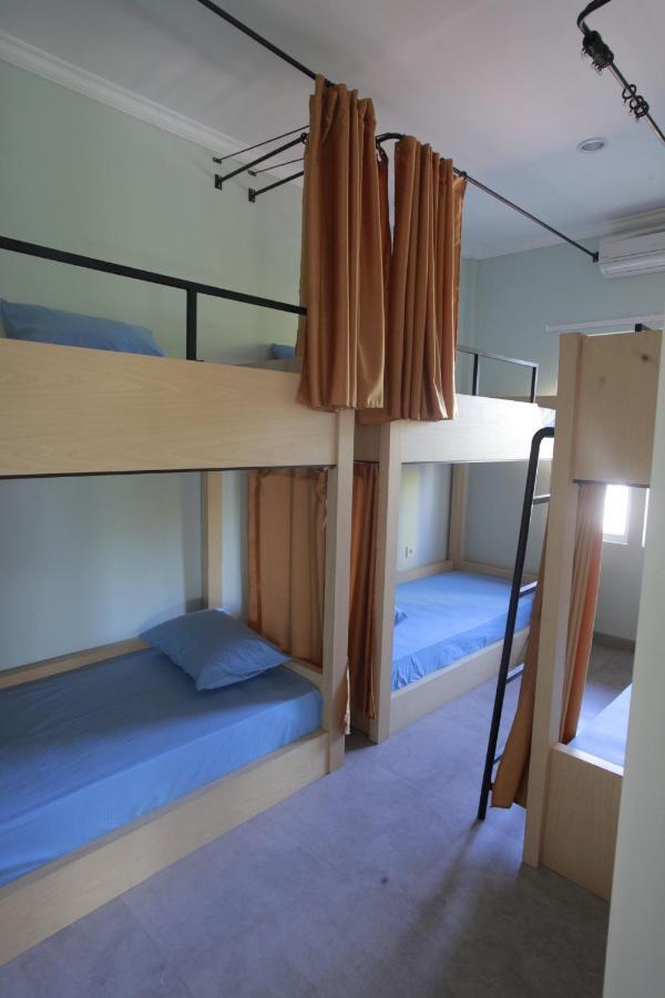 Beach Hut Hostel Кута Екстер'єр фото
