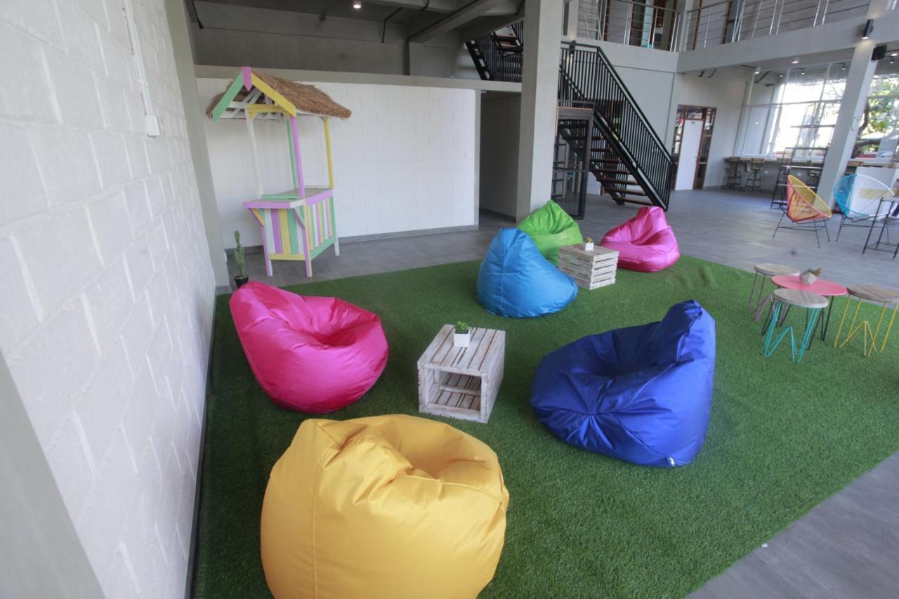 Beach Hut Hostel Кута Екстер'єр фото
